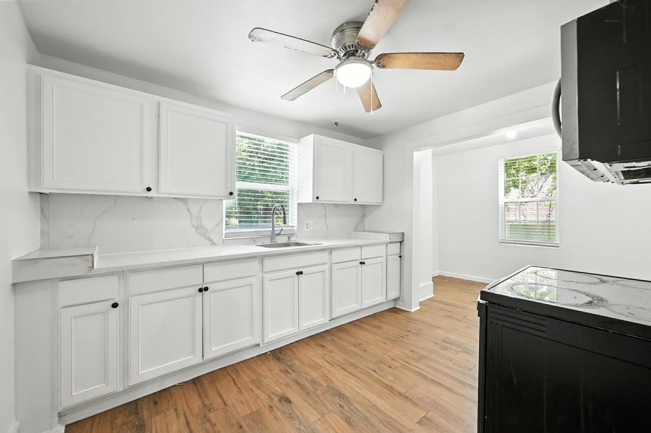903 Baker St #1 - Photo 3 of 15