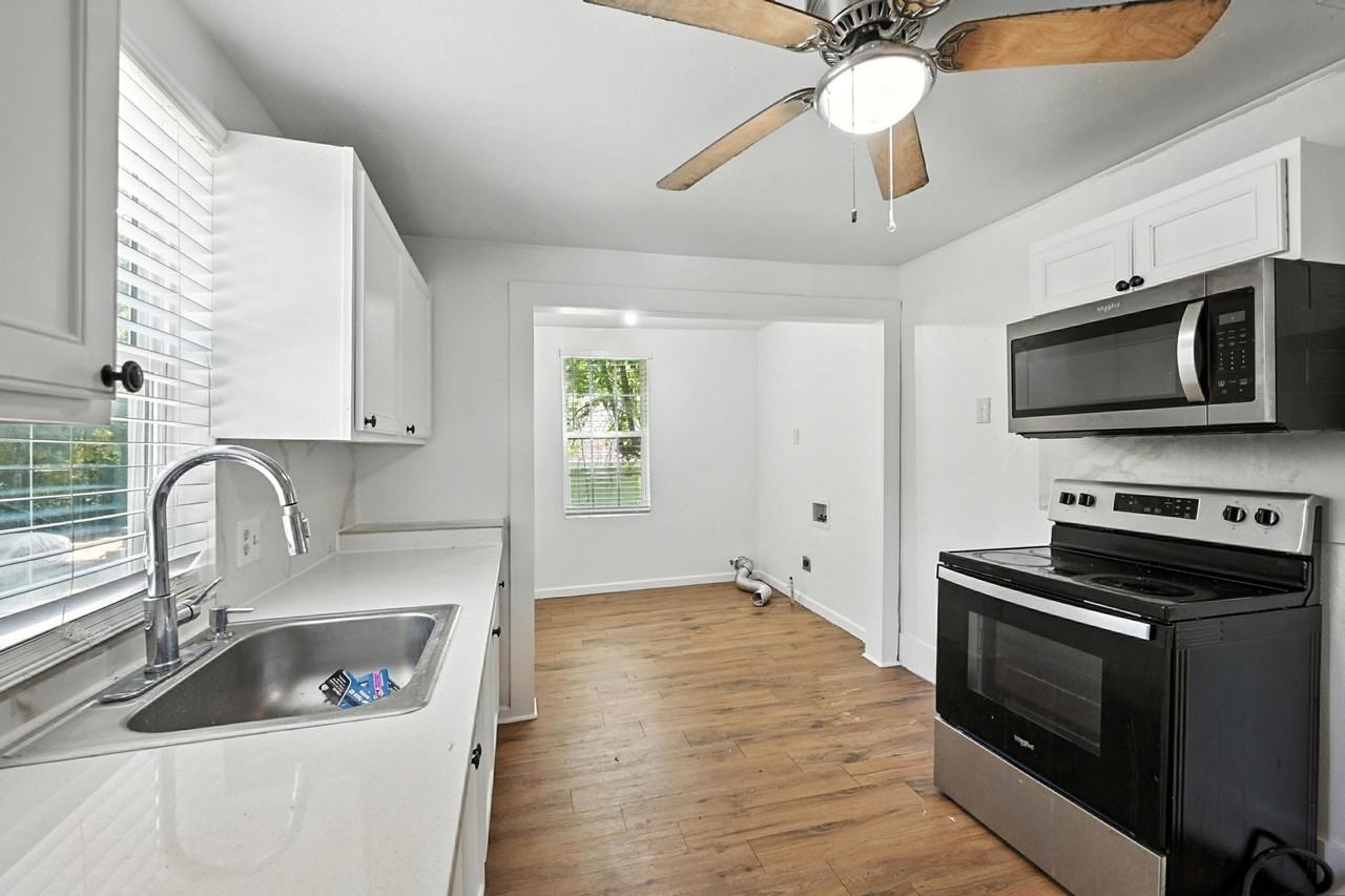 903 Baker St #1 - Photo 4 of 15