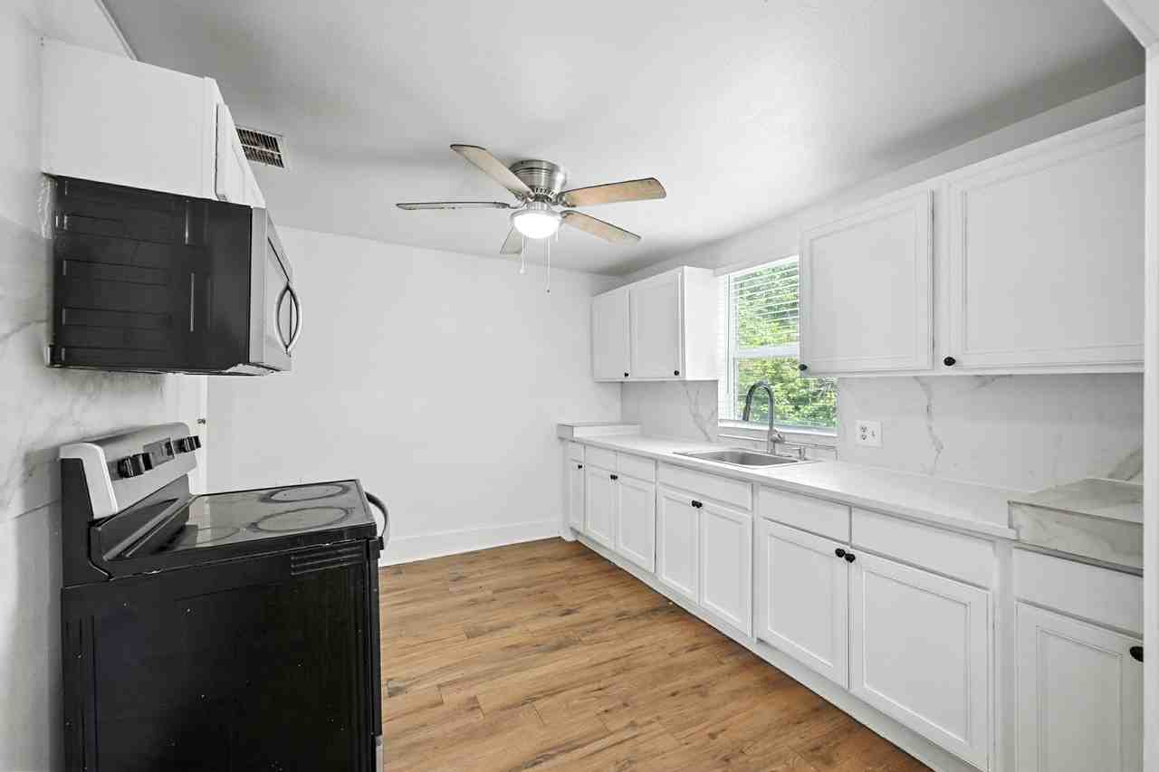 903 Baker St #1 - Photo 5 of 15