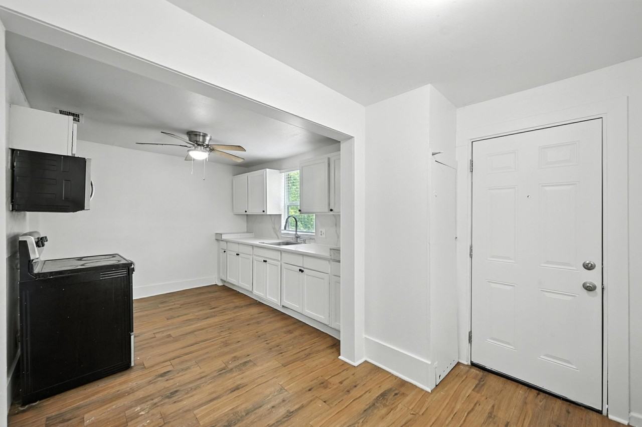 903 Baker St #1 - Photo 6 of 15
