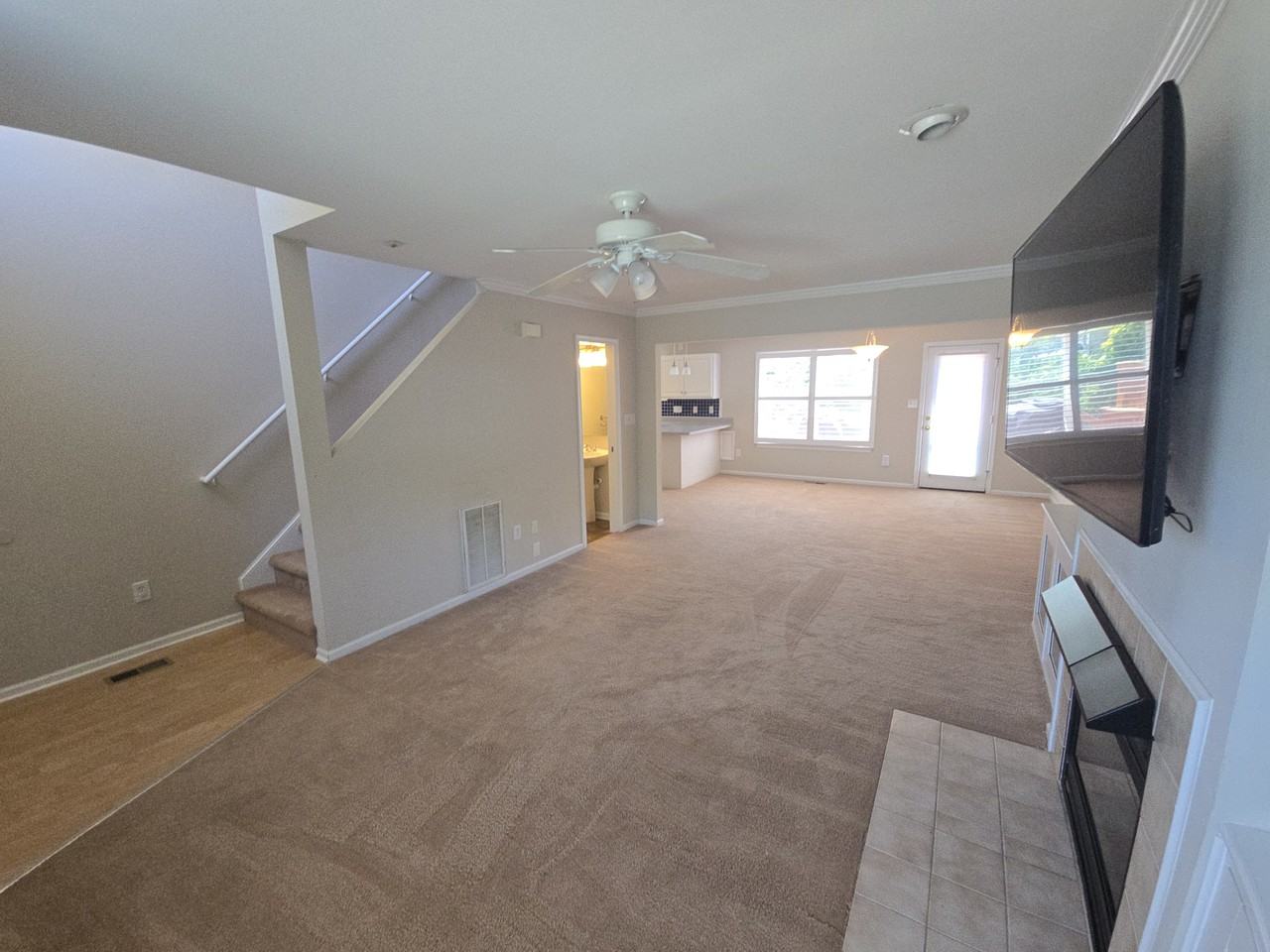 908 Terrace Ave #1 - Photo 4 of 31