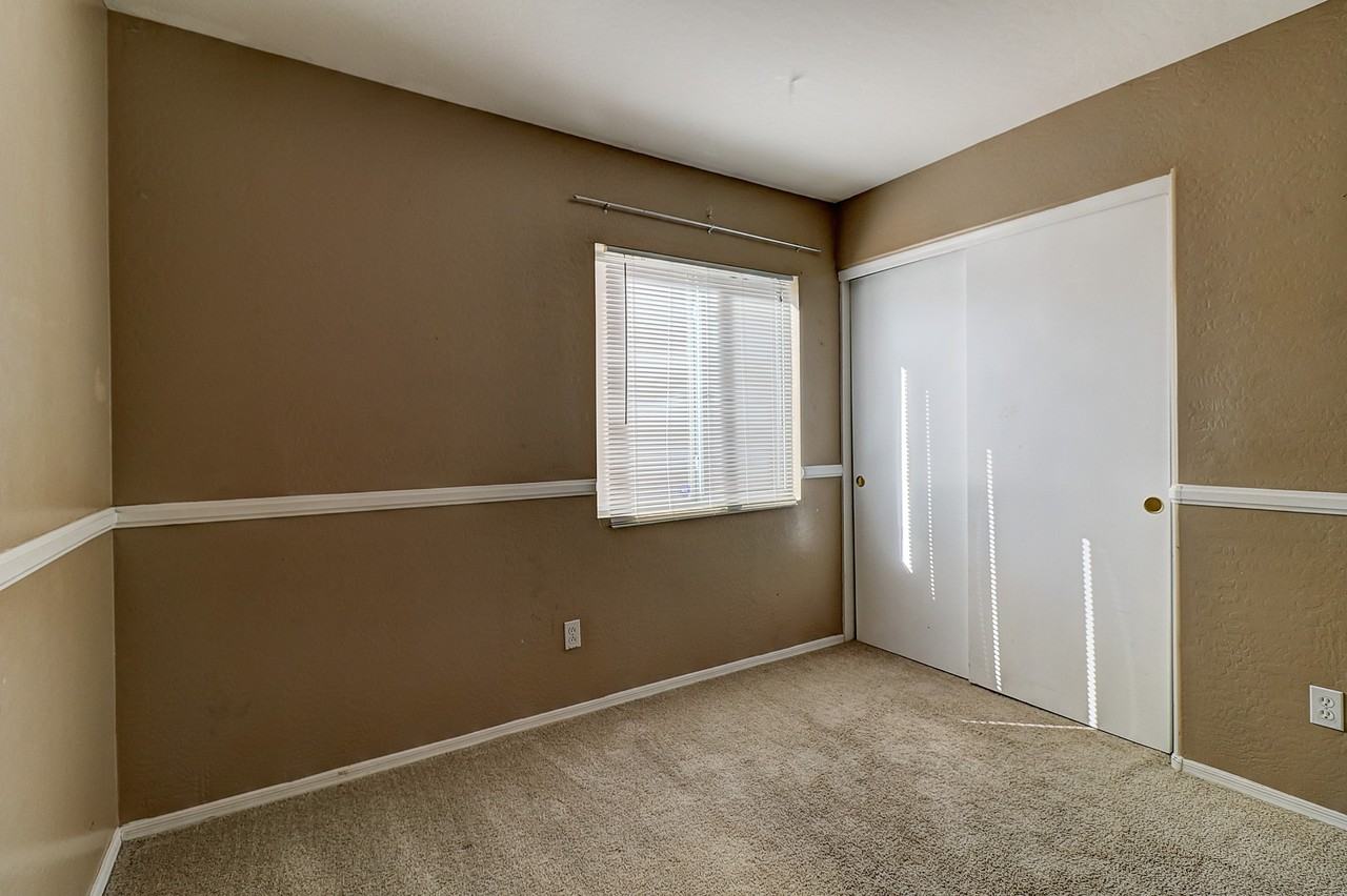 12060 W Dahlia Dr #1 - Photo 5 of 10