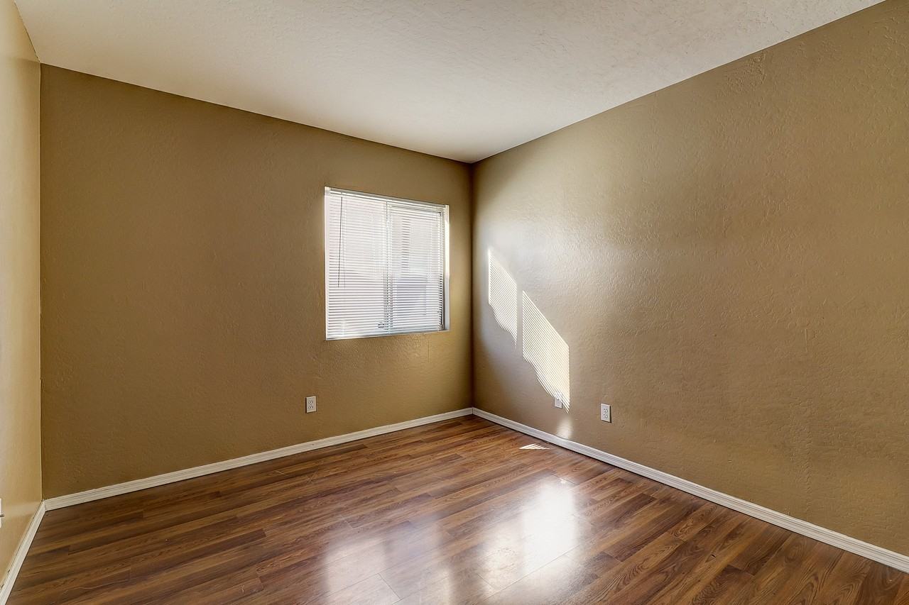 12060 W Dahlia Dr #1 - Photo 6 of 10