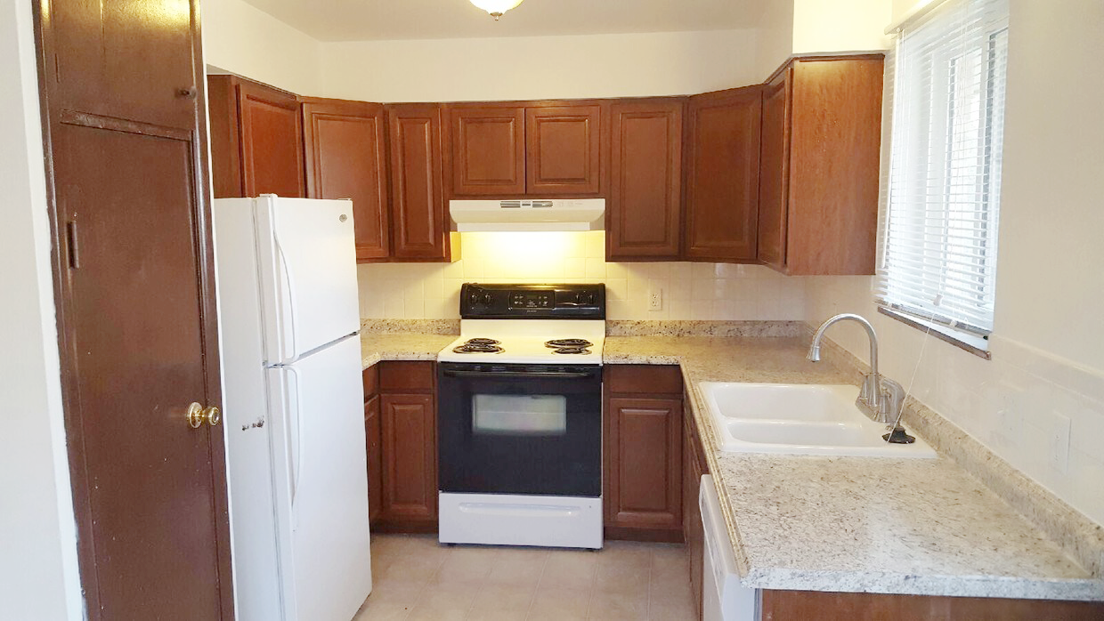 706 Darby Ct #1 - Photo 4 of 14