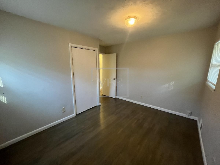 2806 Norgate Ln - Photo 2 of 12