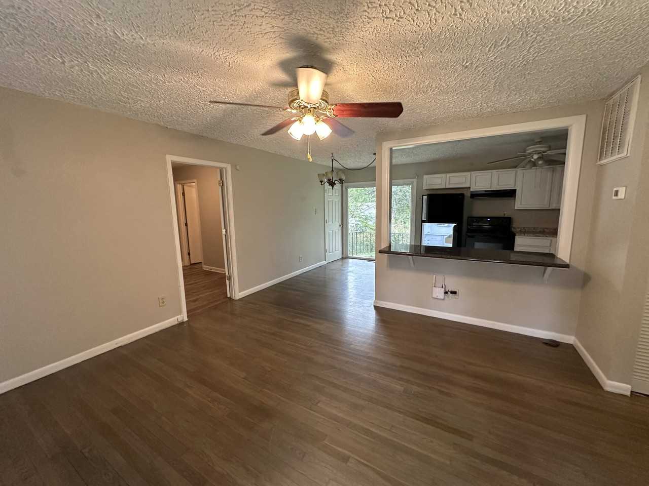 2806 Norgate Ln - Photo 3 of 12