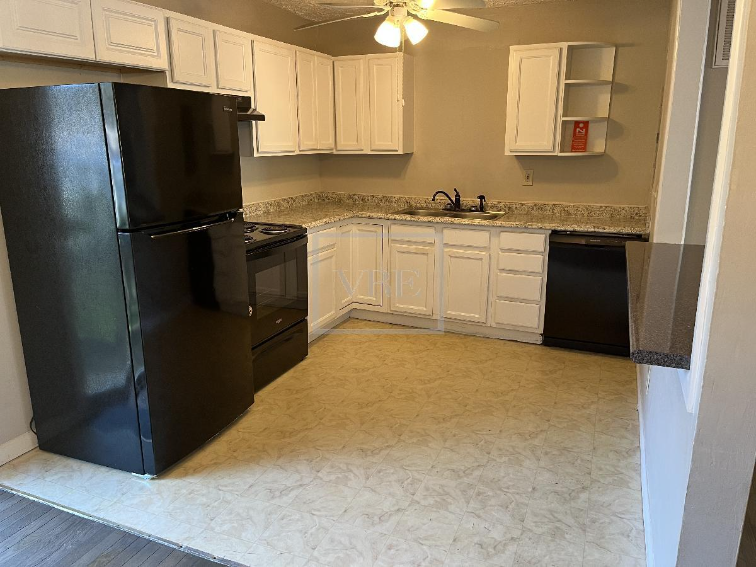 2806 Norgate Ln - Photo 4 of 12