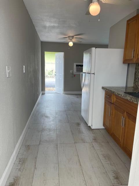 725 21st StreetUnit 4 #4 - Photo 4 of 36