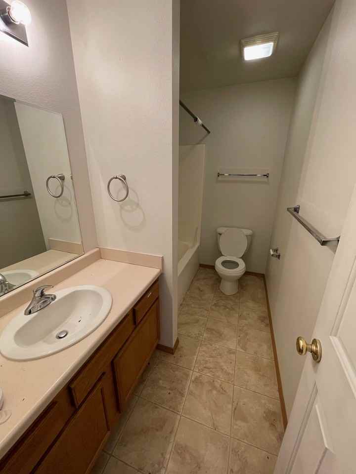 427 W Shore Dr #1 - Photo 5 of 18