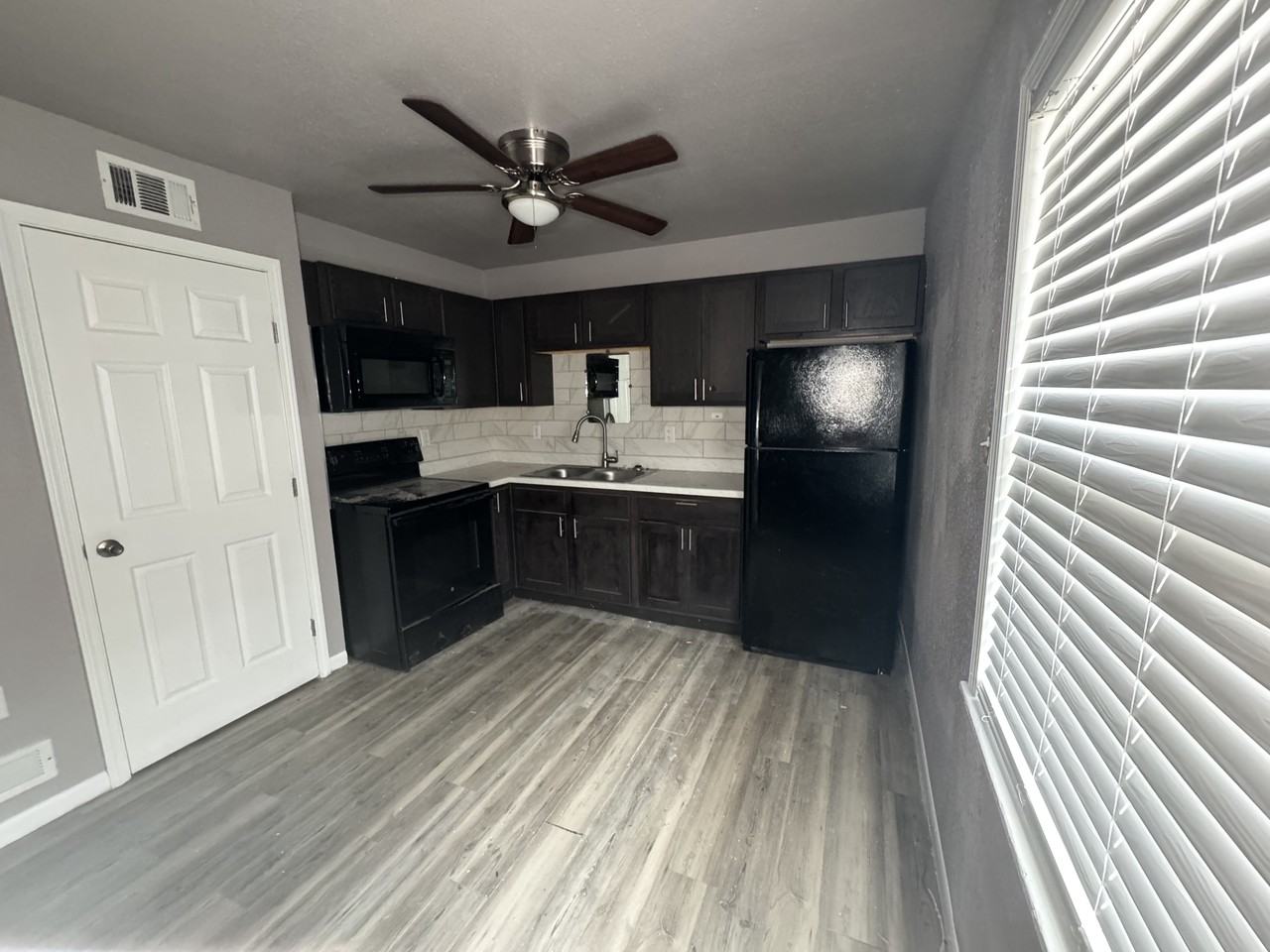 2826 Cedar Cir #1 - Photo 4 of 6