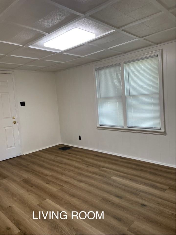 1523 S J St #3 - Photo 3 of 12