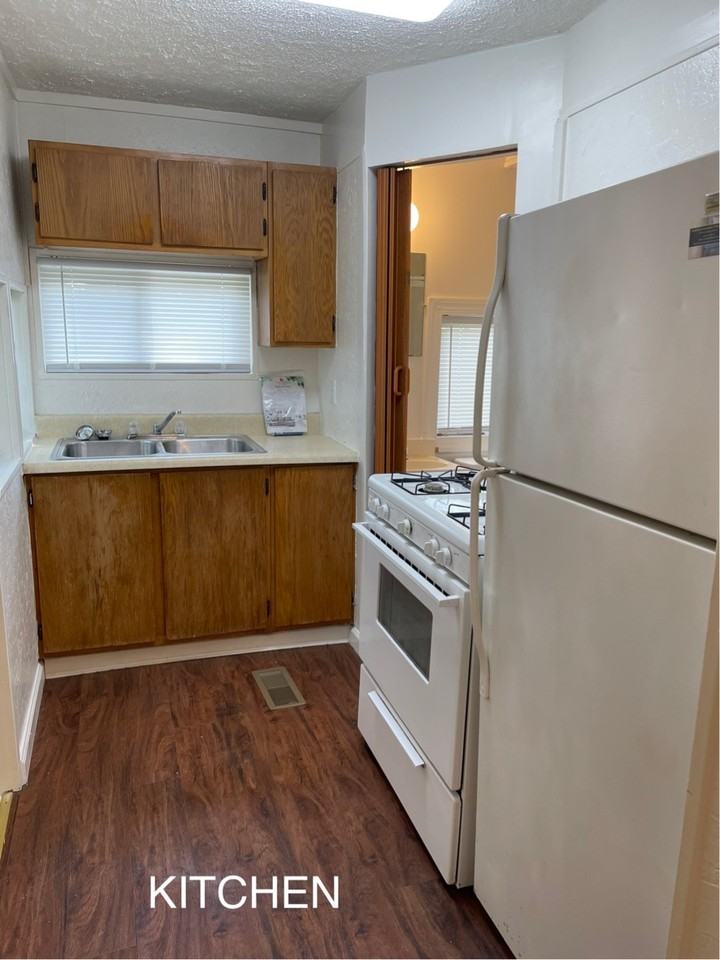 1523 S J St #3 - Photo 4 of 12