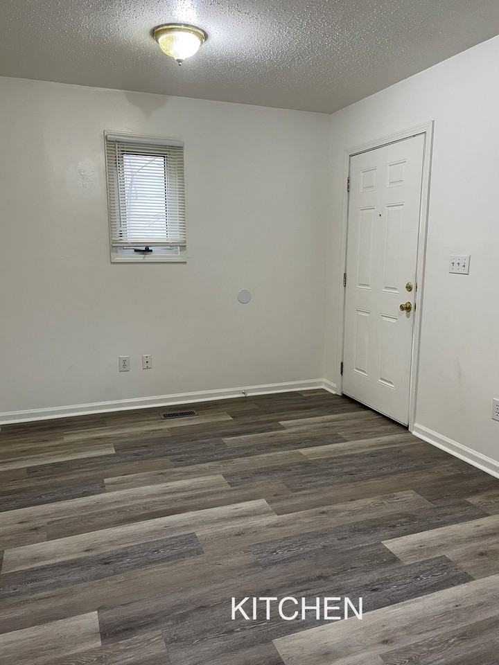 613 College Dr #C - Photo 3 of 14