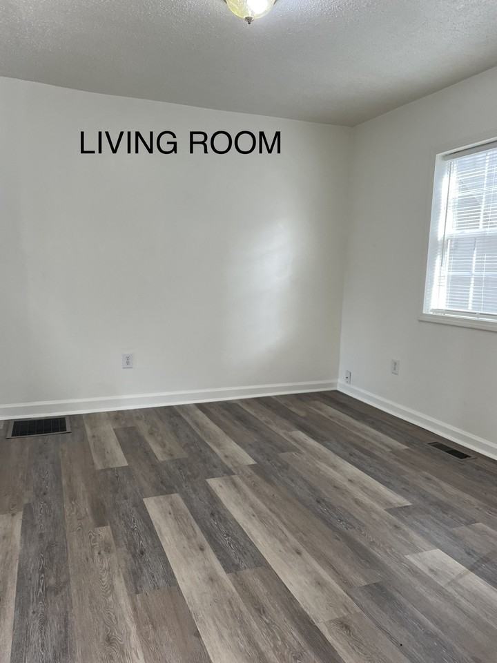 613 College Dr #C - Photo 4 of 14