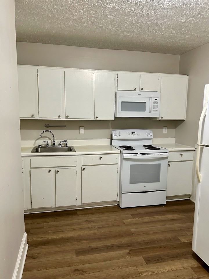 311 S Kent St #311 - Photo 4 of 8