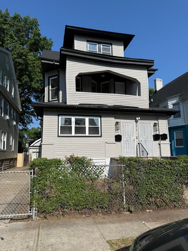 871 S 17th St #1 - Photo 2 of 26