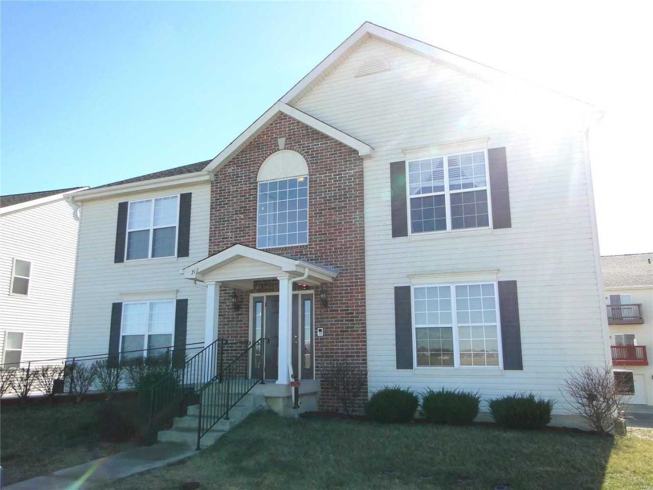 712 Harbor Woods Dr - Photo 2 of 19