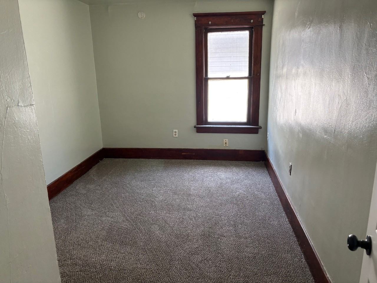 1906 Poplar St #2 - Photo 4 of 8