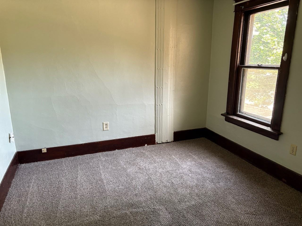 1906 Poplar St #2 - Photo 5 of 8