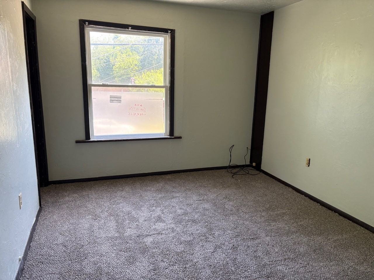 1906 Poplar St #2 - Photo 6 of 8