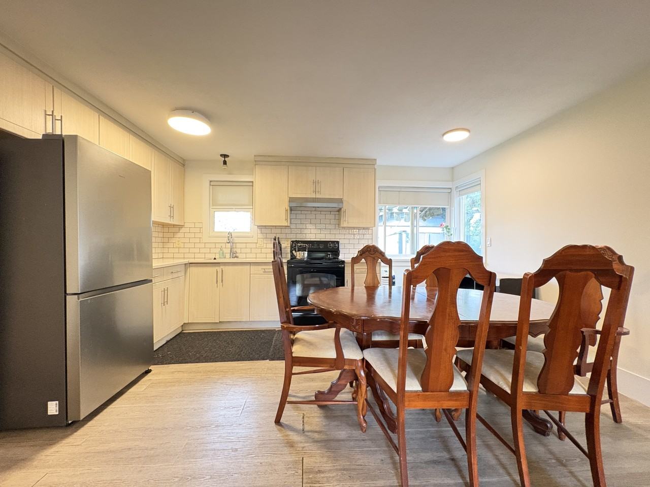 10695 137a St #1 - Photo 5 of 11