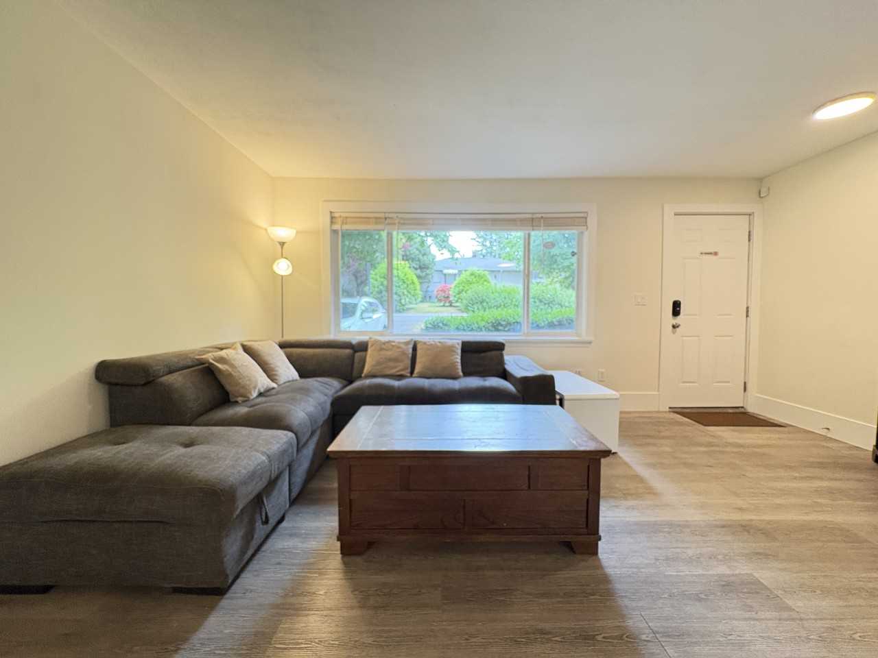 10695 137a St #1 - Photo 6 of 11