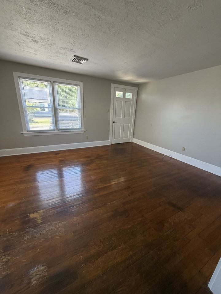 406 Maple St #1 - Photo 4 of 13
