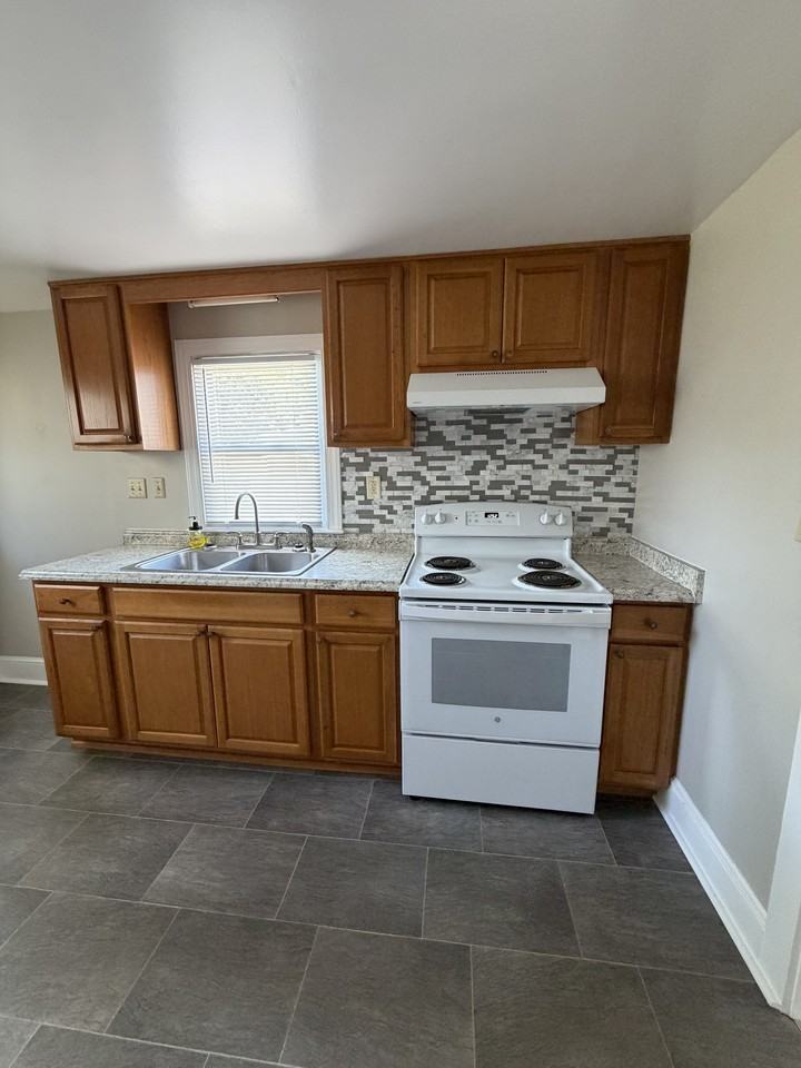 406 Maple St #1 - Photo 5 of 13