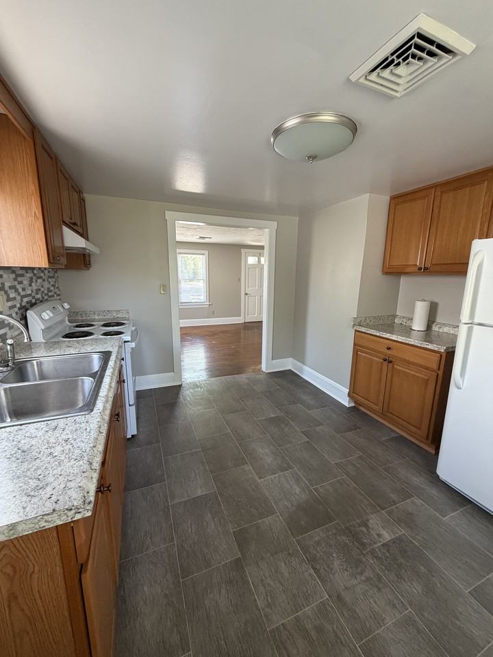 406 Maple St #1 - Photo 7 of 13
