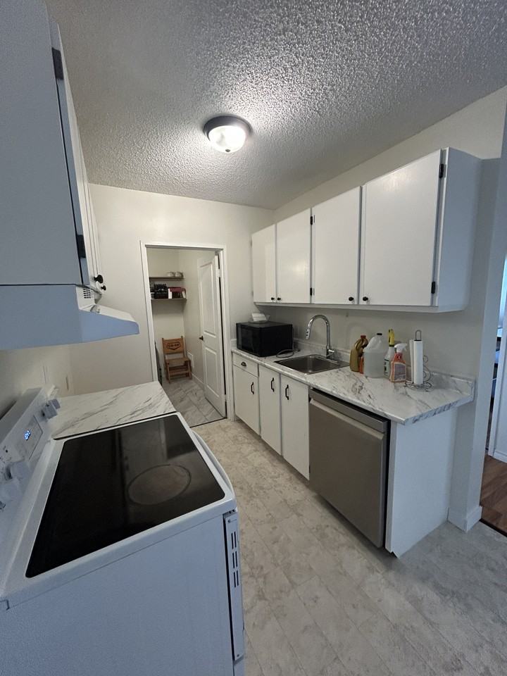 423 Tait Crt - Photo 7 of 18