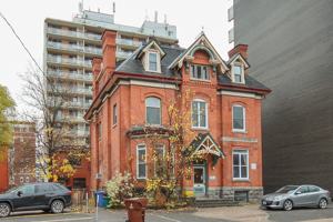 featured image of 260 Somerset St W