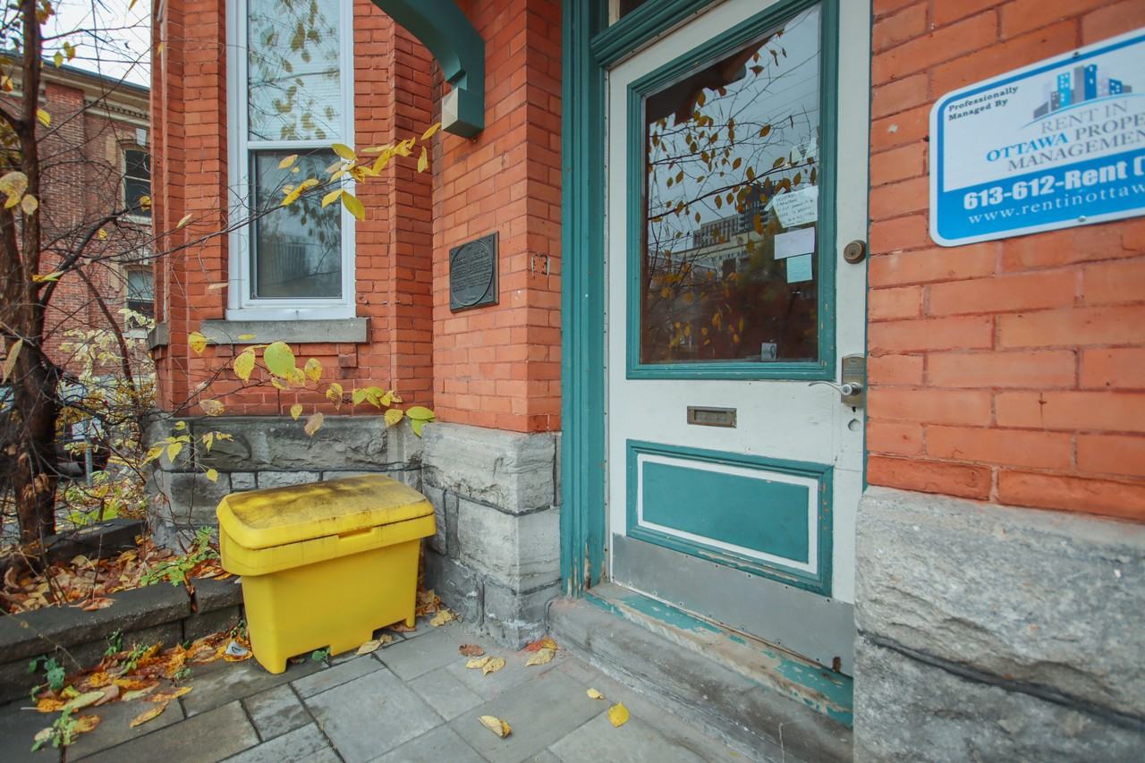 260 Somerset St W - Photo 3 of 12