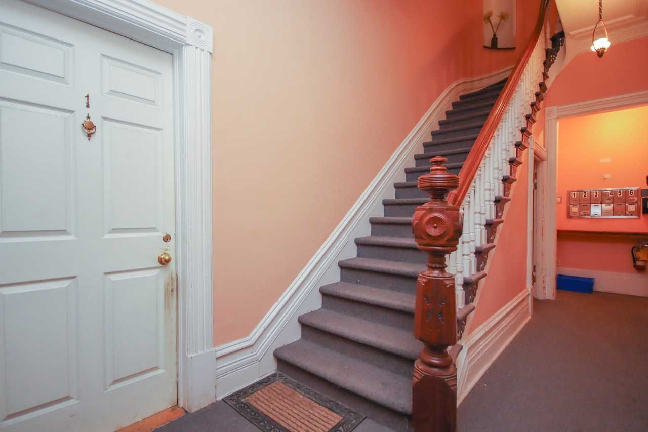 260 Somerset St W - Photo 4 of 12