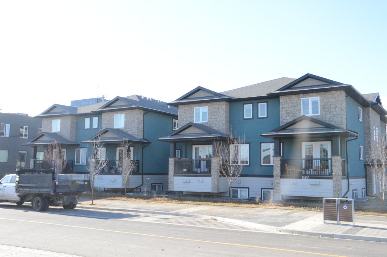 10101 102 Ave - Photo 2 of 15
