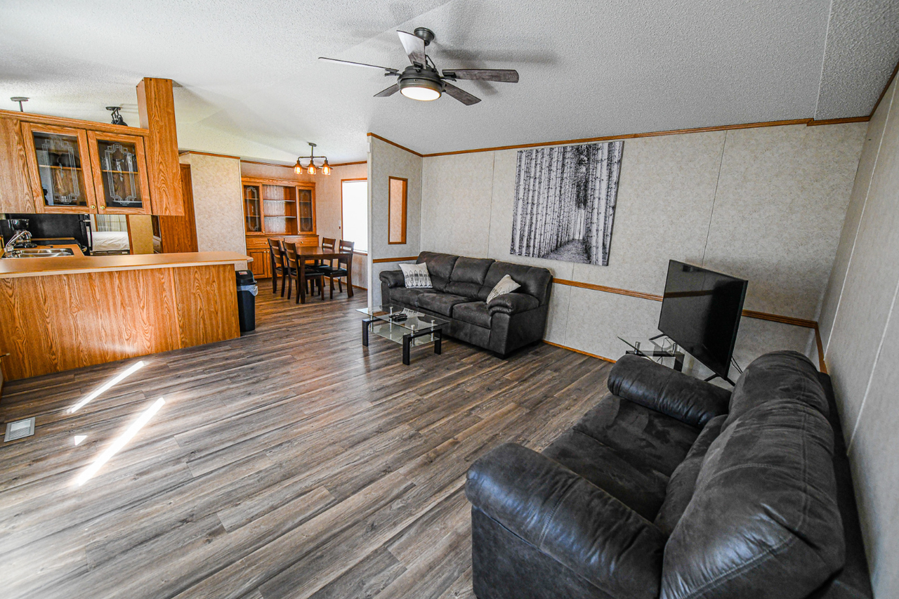 589 Stewart St - Photo 4 of 11