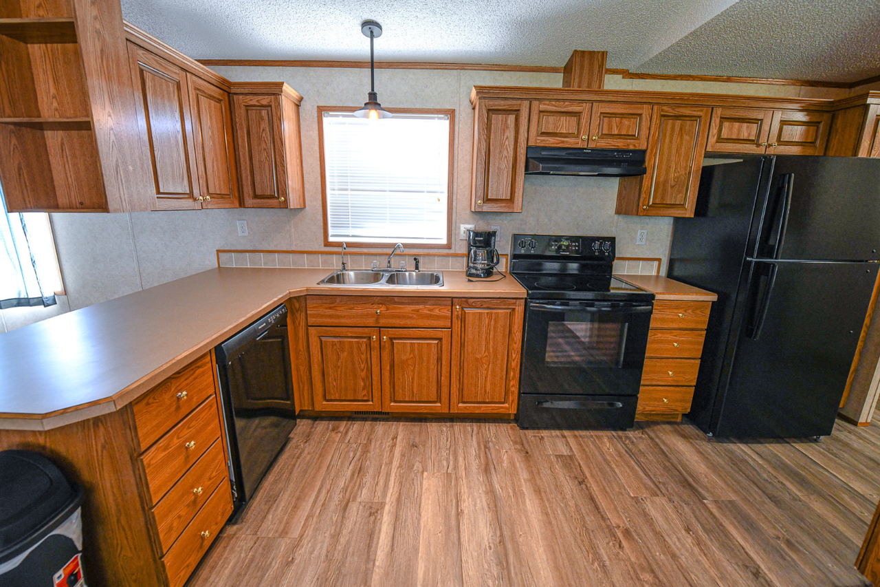 589 Stewart St - Photo 5 of 11
