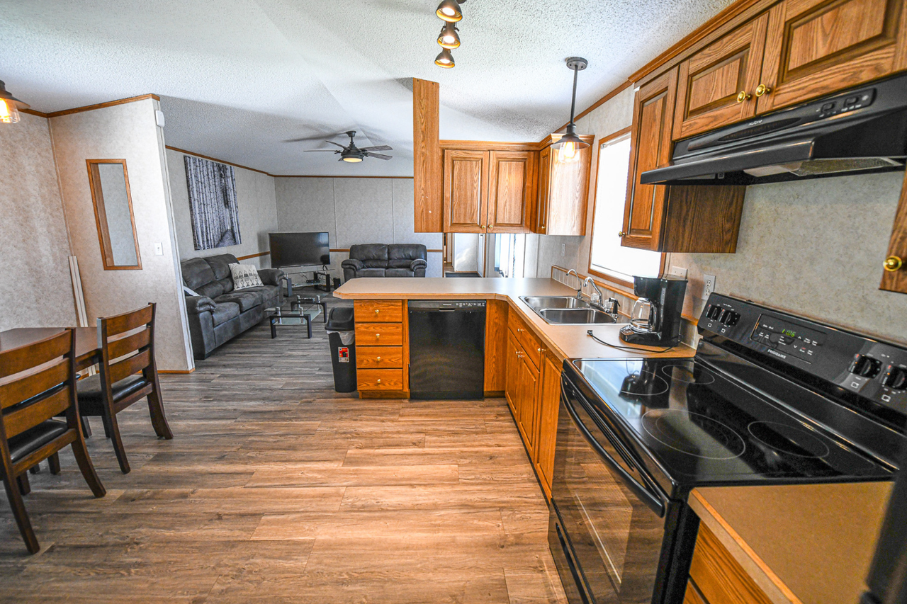 589 Stewart St - Photo 6 of 11