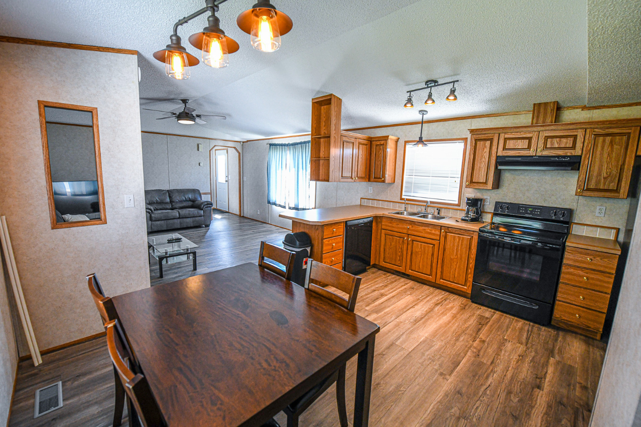 589 Stewart St - Photo 7 of 11