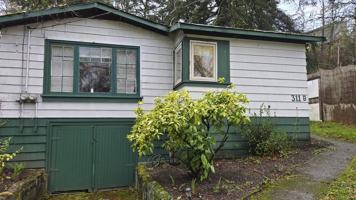 featured image of 311 Island Hwy #B