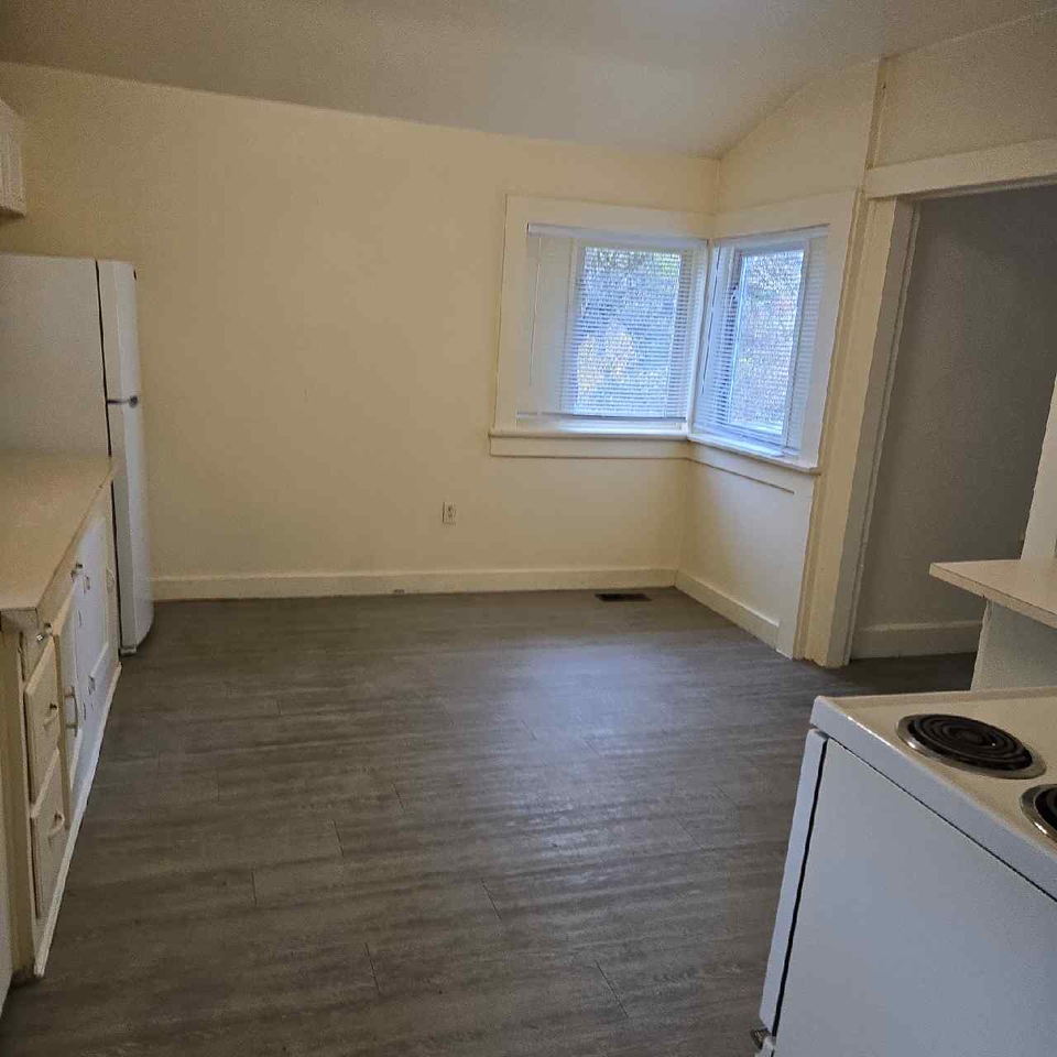 311 Island Hwy #B - Photo 6 of 14