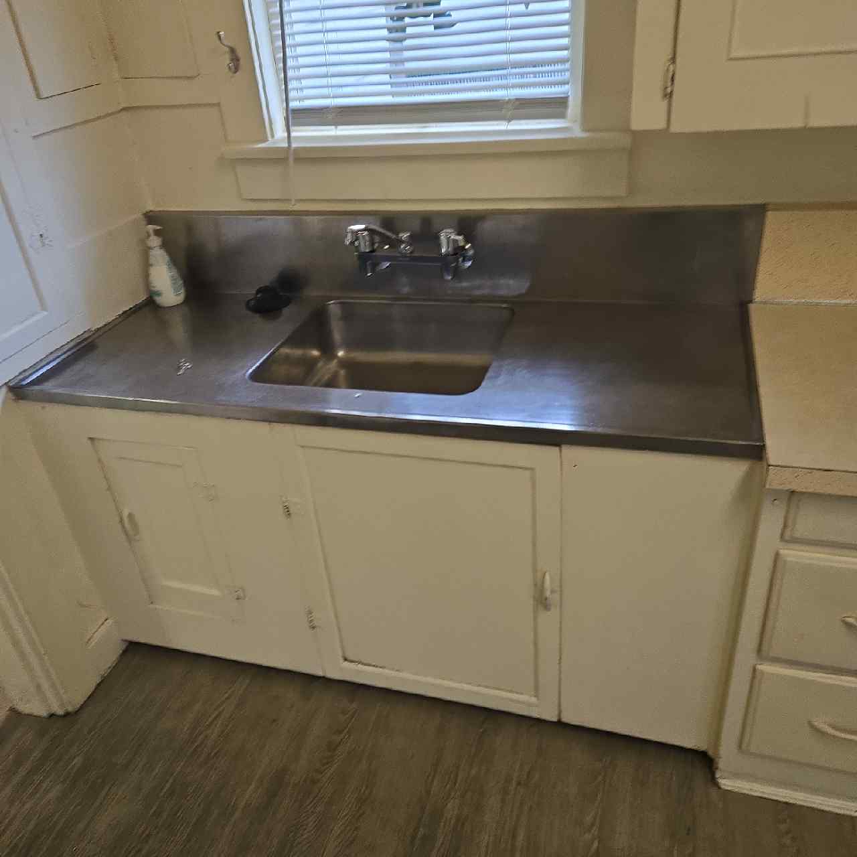 311 Island Hwy #B - Photo 7 of 14