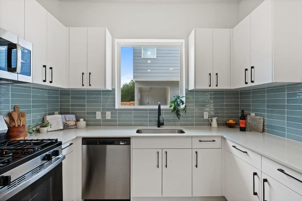 401 N Bluff Dr - Photo 4 of 15