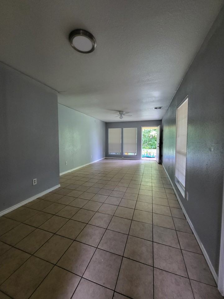 1613 Walton Walker Dr #A - Photo 7 of 19