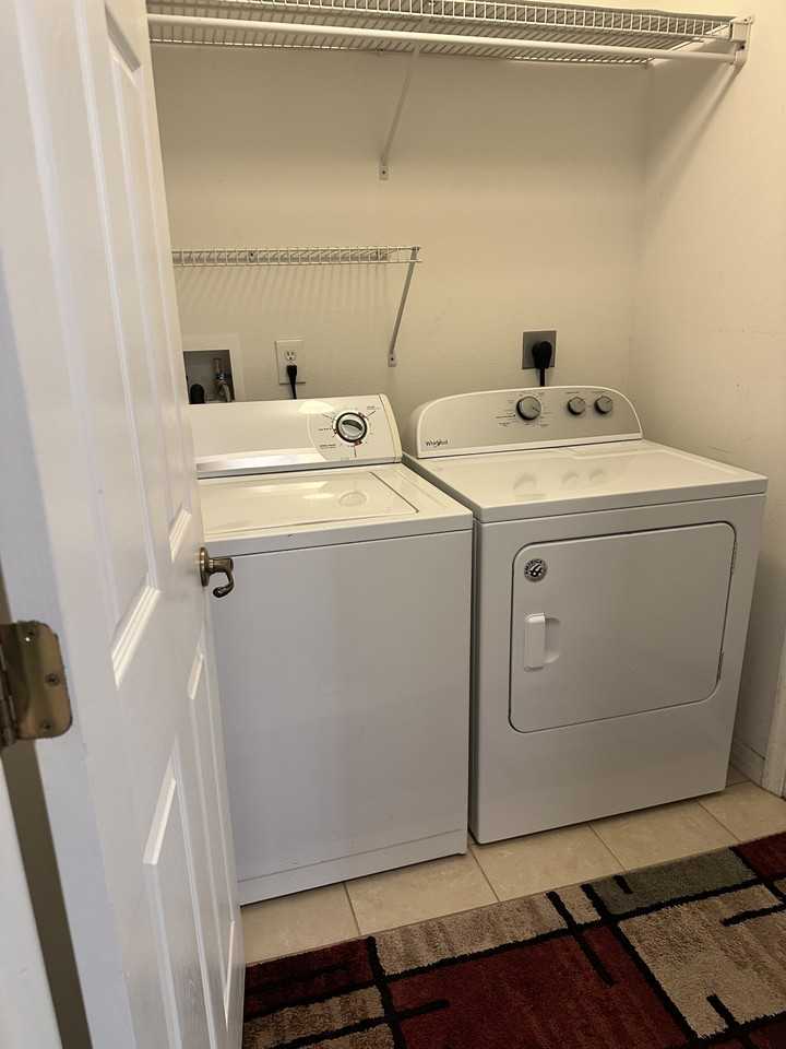 1129 Colonial Ave Se #1 - Photo 7 of 8