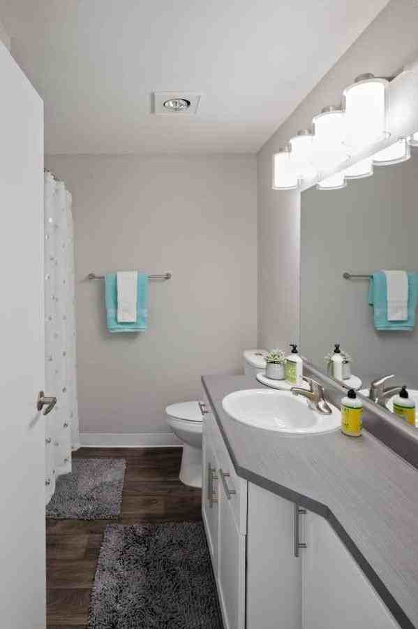 700 Sw Eastman Pkwy - Photo 2 of 22