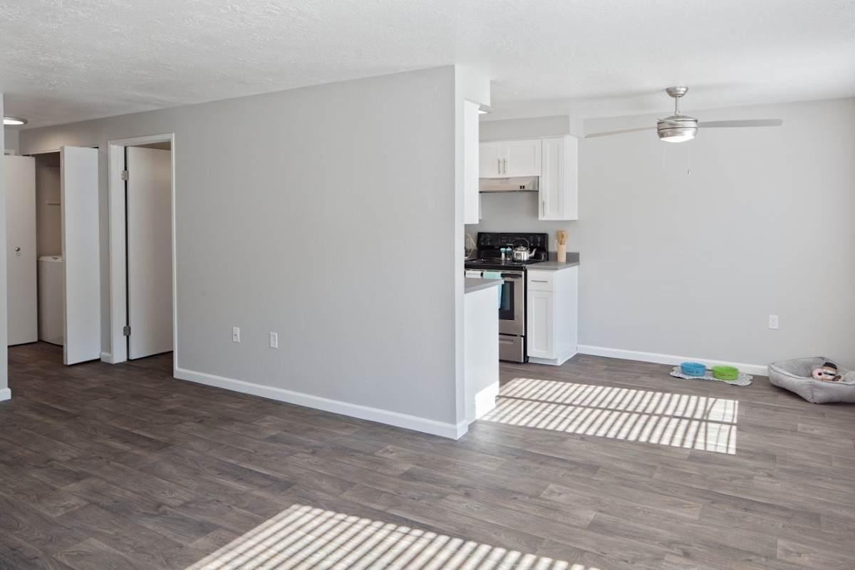 700 Sw Eastman Pkwy - Photo 2 of 22
