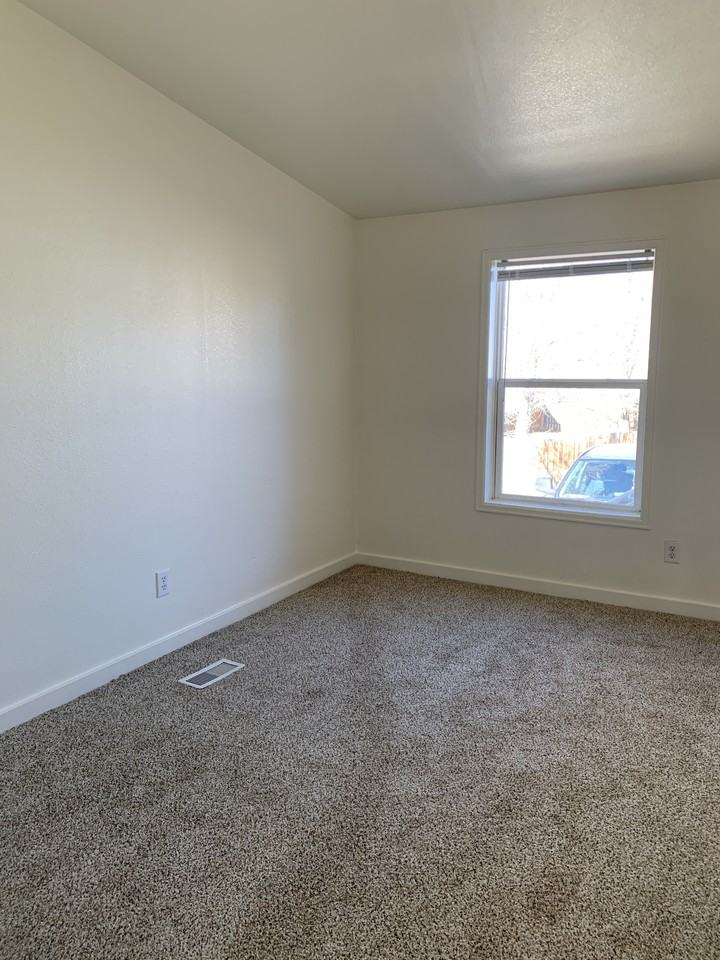 371 N Lincoln St #1 - Photo 2 of 7
