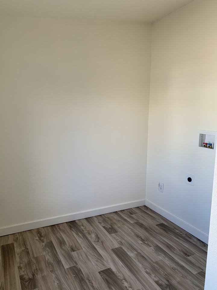 371 N Lincoln St #1 - Photo 4 of 7