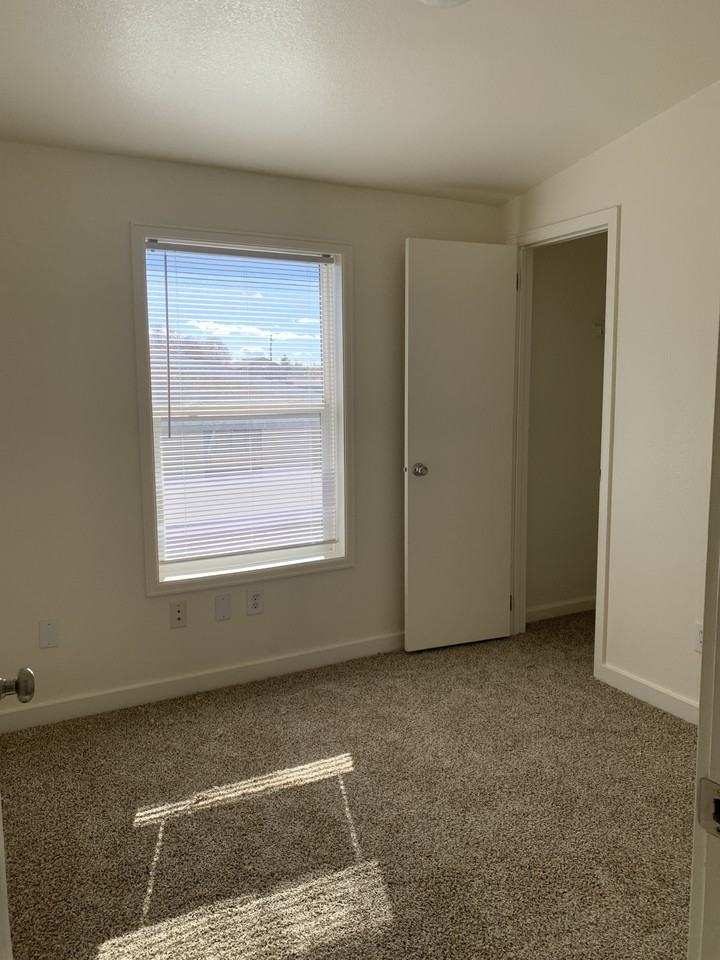 371 N Lincoln St #1 - Photo 5 of 7