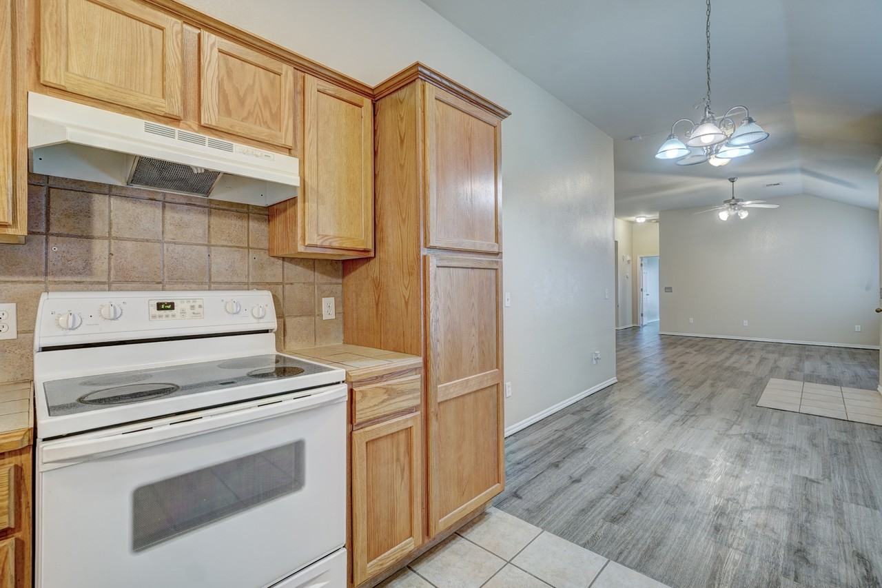 12324 Sw 5th St #1 - Photo 7 of 17